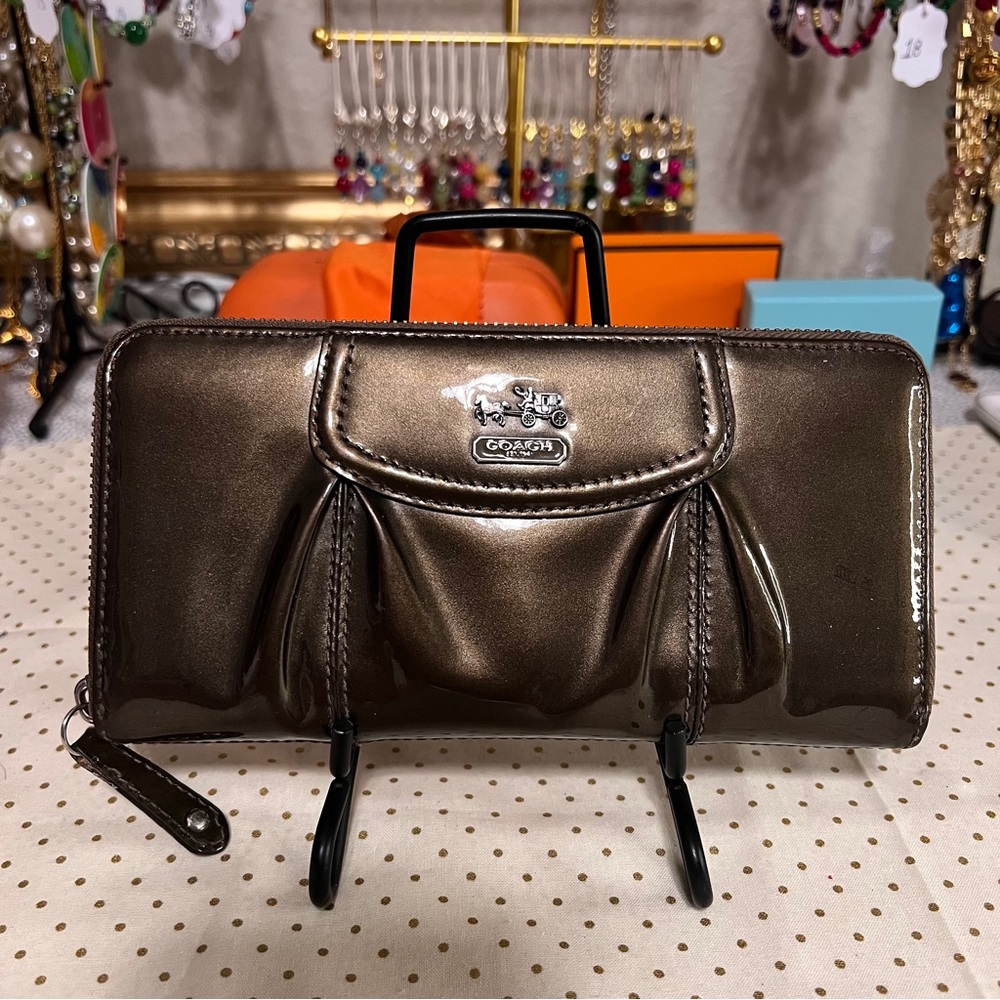 Coach MADISON wallet with patent LEATHER finish